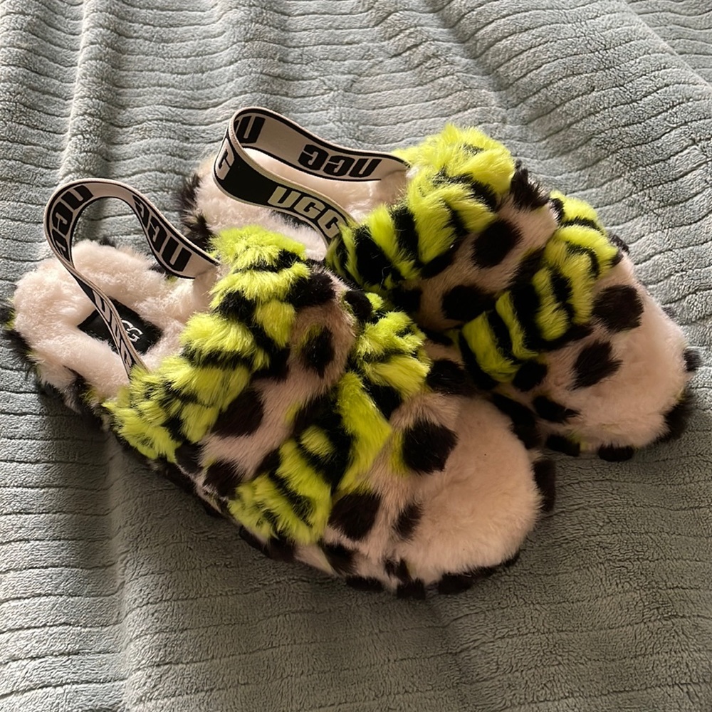 Ugg slippers size 6